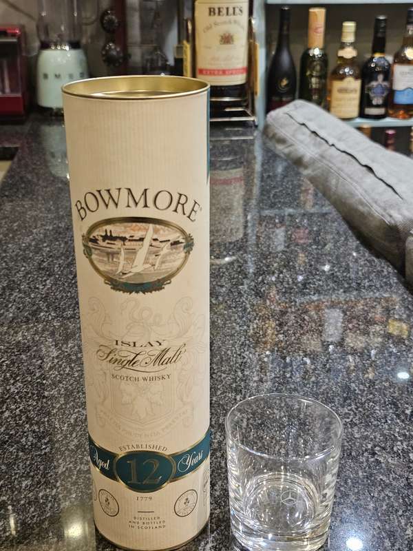 Bowmore 12 Year Old - Old Bottling Islay Single Malt Whisky