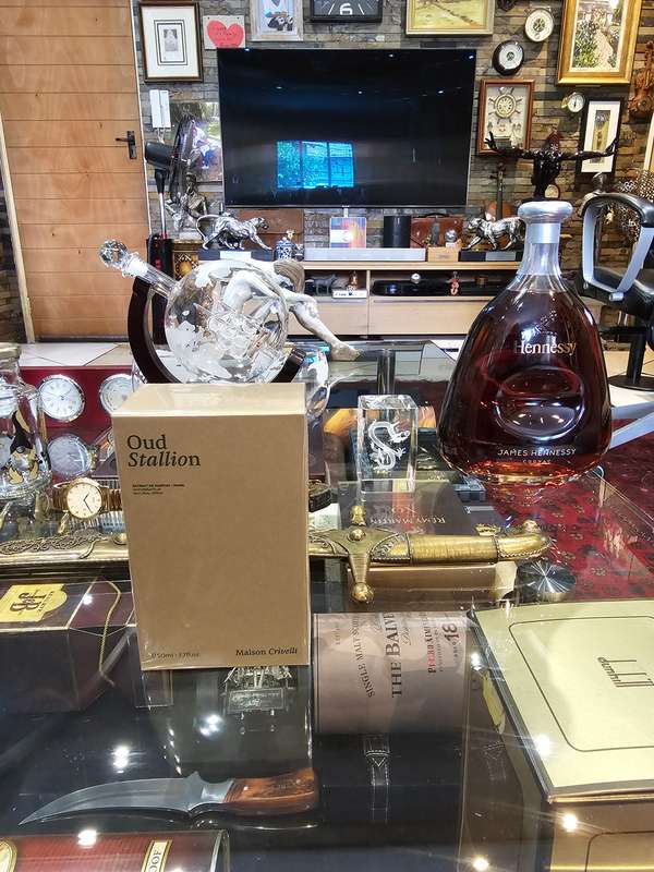 Oud Stallion Extrait de Parfum by Maison Crivelli