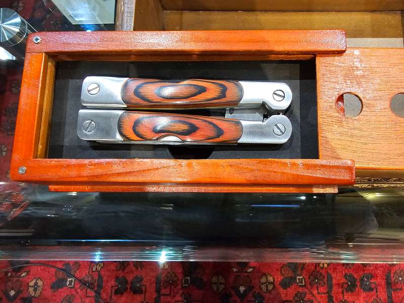 Multitool Knife and Columbia No. 002 Knife in a Syroco Vintage Box