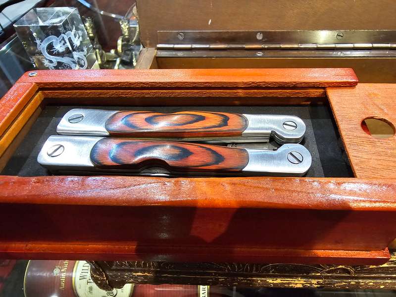 Multitool Knife and Columbia No. 002 Knife in a Syroco Vintage Box