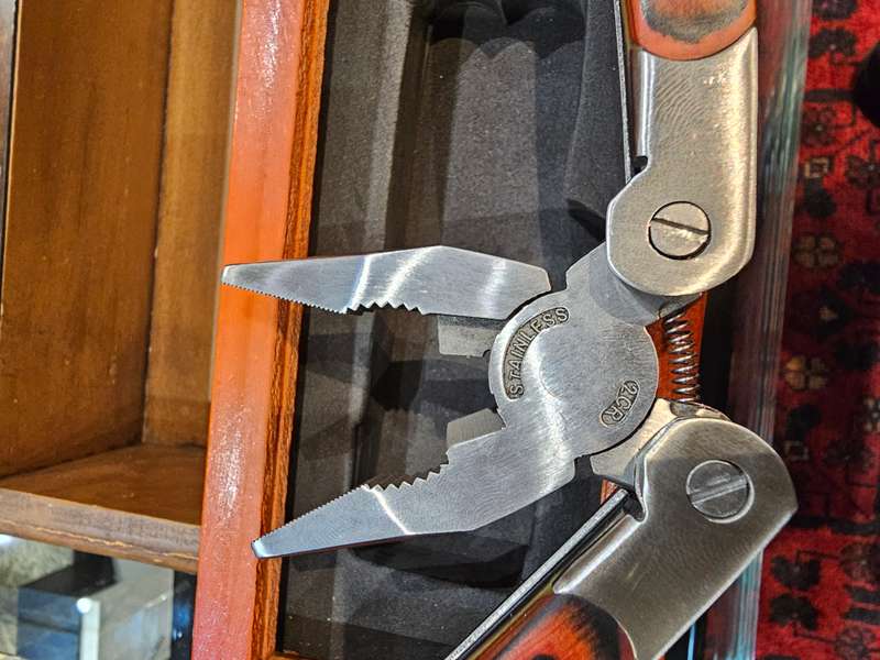 Multitool Knife and Columbia No. 002 Knife in a Syroco Vintage Box