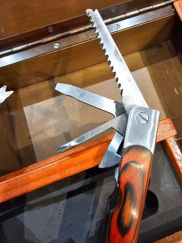 Multitool Knife and Columbia No. 002 Knife in a Syroco Vintage Box