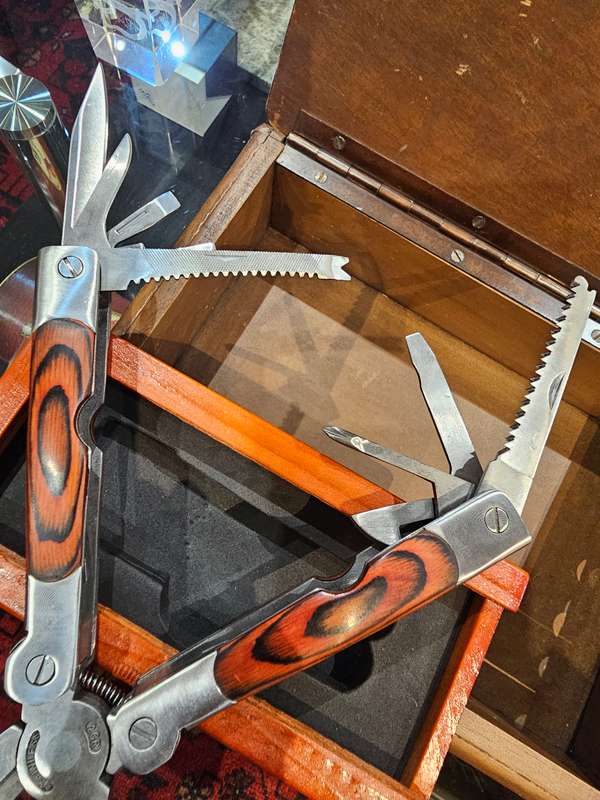 Multitool Knife and Columbia No. 002 Knife in a Syroco Vintage Box