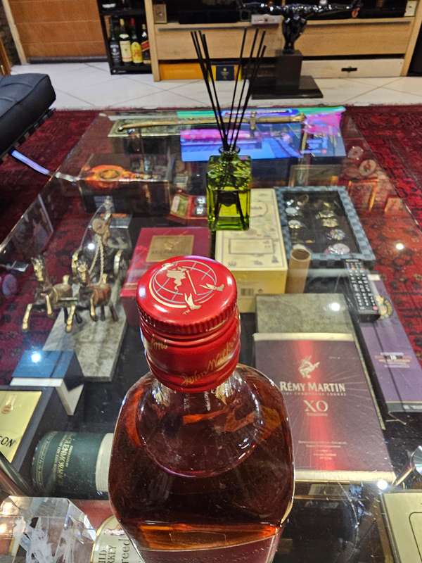 Johnnie Walker Explorer's Club Collection The Adventurer Blended Scotch Whisky