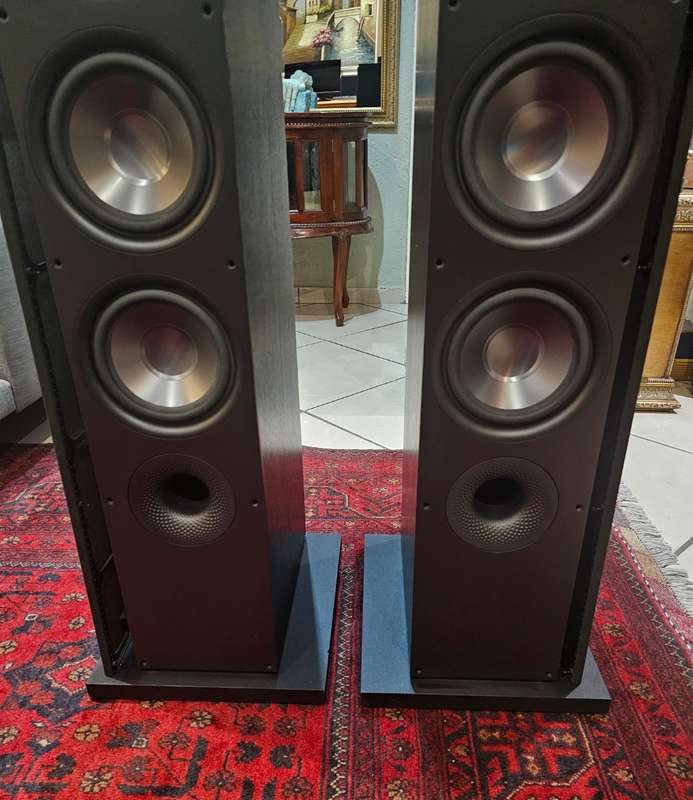Bowers and Wilkins 683 S2 Floorstanding Speakers