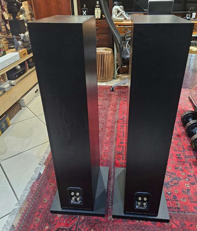 Bowers and Wilkins 683 S2 Floorstanding Speakers
