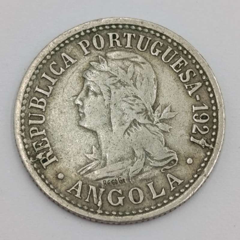 1927 Two Macutas Angota with die break on 7 of 1927 and N of Angola