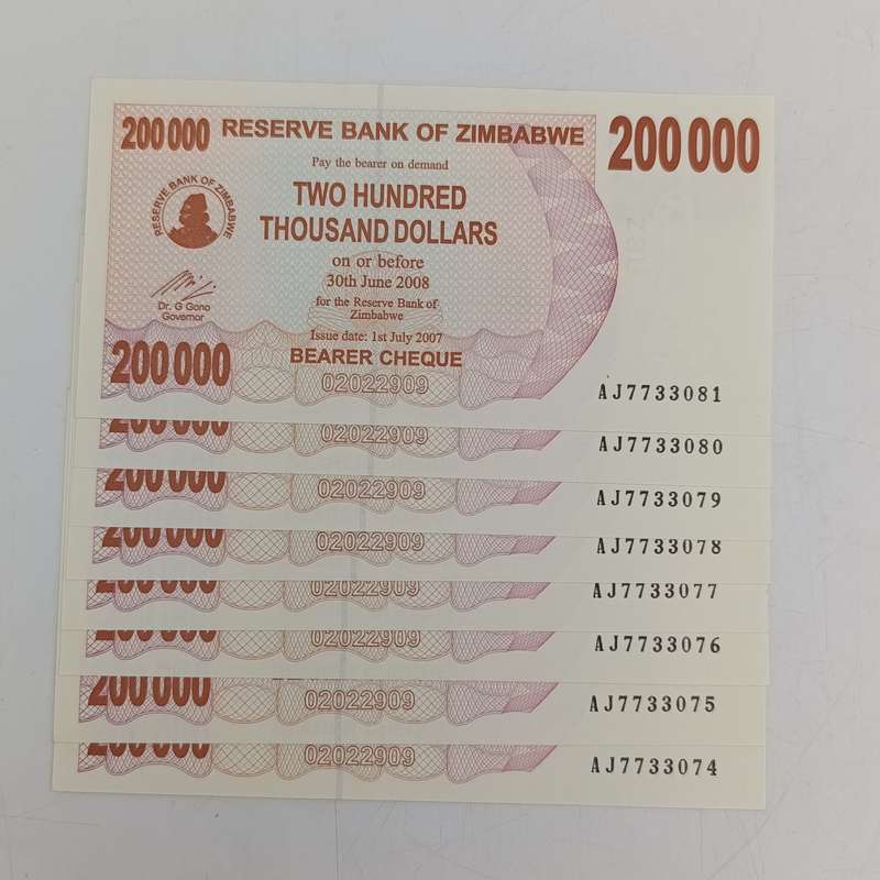 Zimbabwe Consecutive numbered lot of 8 bearer cheques - 2007 issue 200 000 dollars