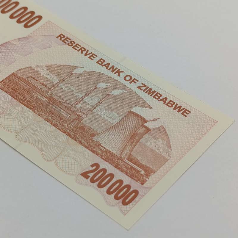Zimbabwe Consecutive numbered lot of 8 bearer cheques - 2007 issue 200 000 dollars