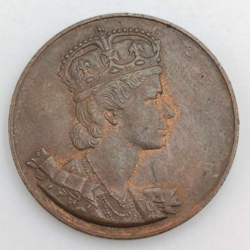 Canadian Elizabeth 2 coronation medal - Excellent condition