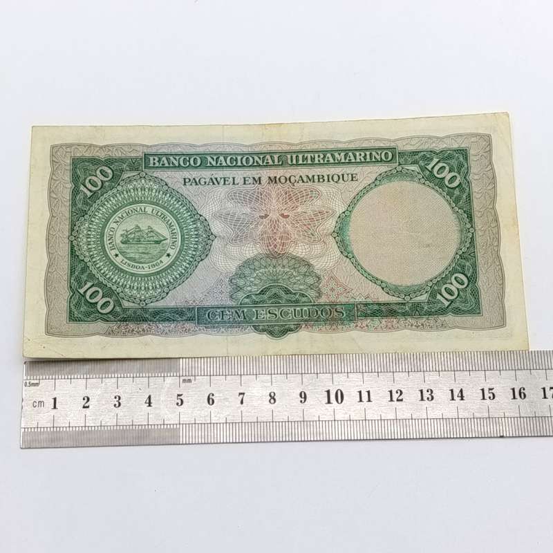 Mozambique 100 Escudos 1961 3 different variations of this banknote