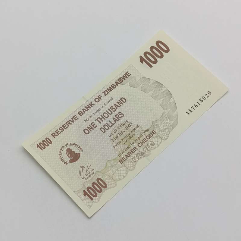 Zimbabwe $1000 bearer cheques issued 1 Aug 2006 lot of 3 uncirculated notes with consecutive numbers