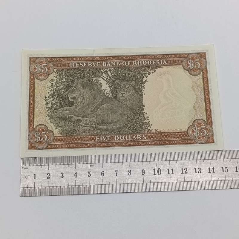 Rhodesia Five dollars banknotes 15 May 1979 Pair of uncirculated notes with consecutive numbers