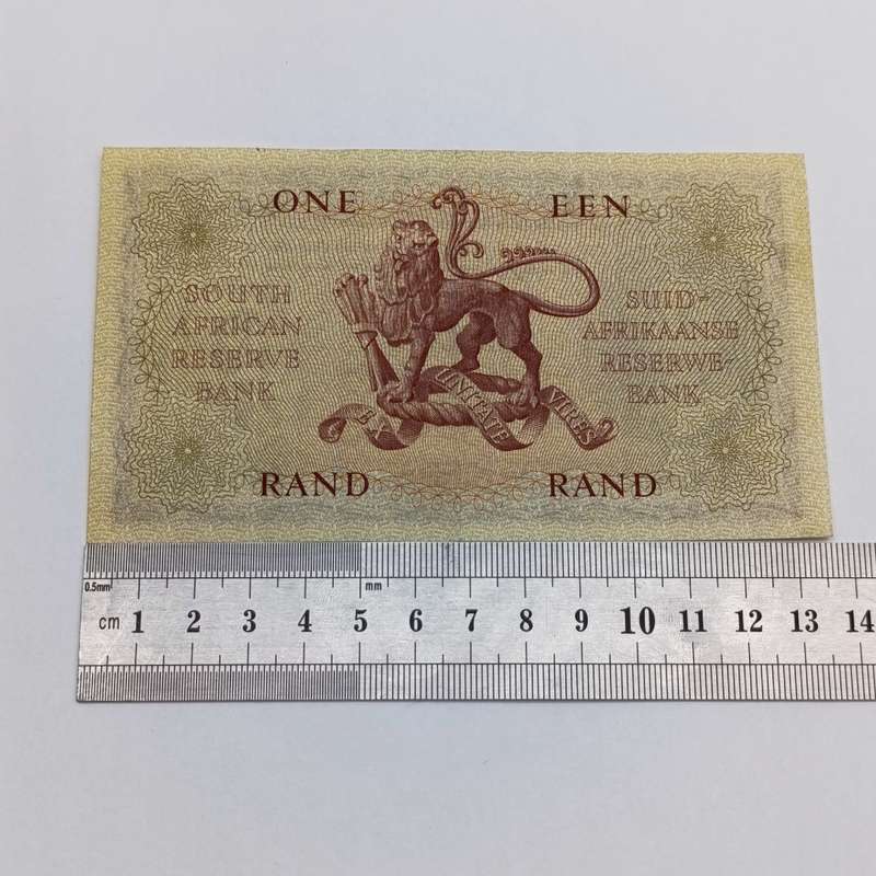 Rissik R1 banknote uncirculated with single middle fold