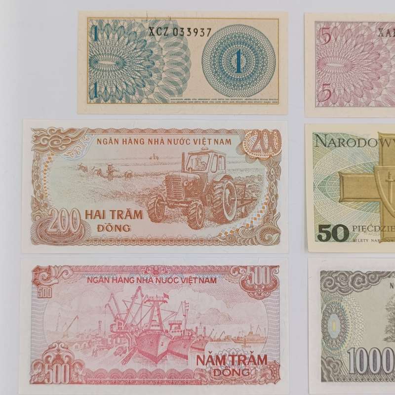 Lot of 10 Vintage UNC/AU world banknotes