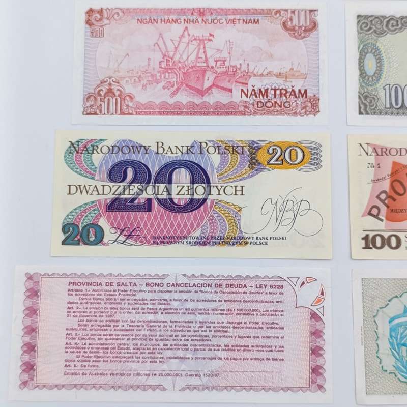 Lot of 10 Vintage UNC/AU world banknotes