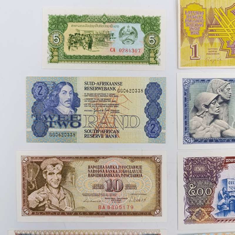 Lot of 10 Vintage UNC/ Au world banknotes