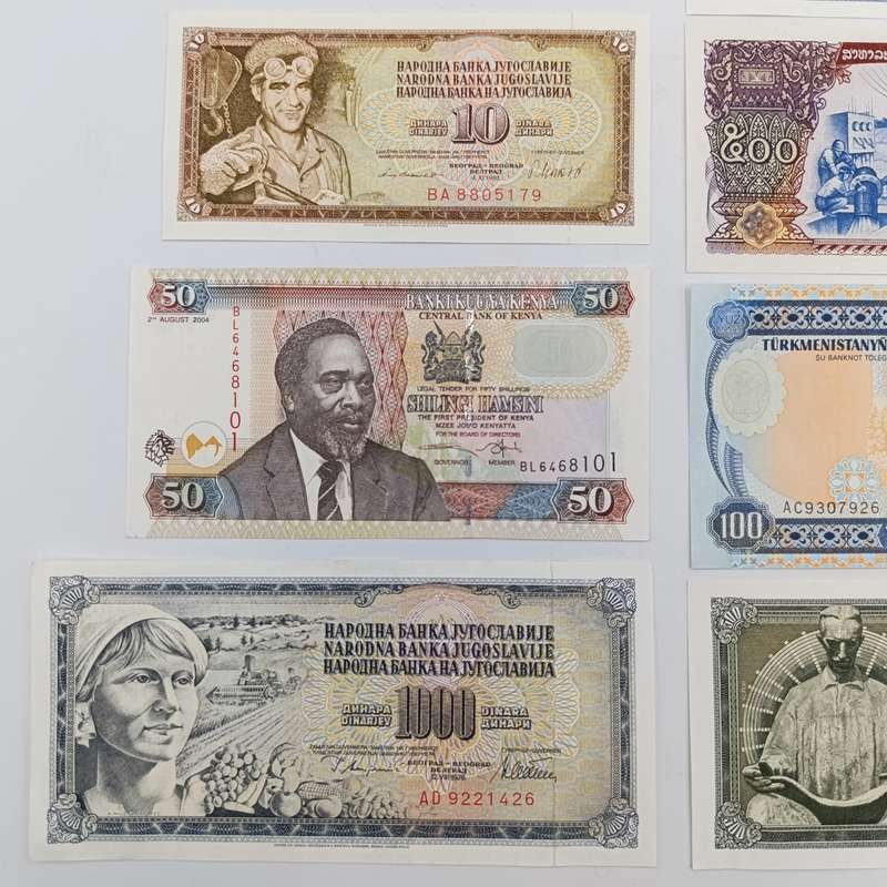 Lot of 10 Vintage UNC/ Au world banknotes