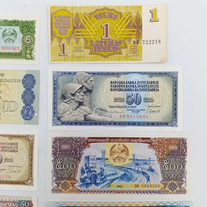 Lot of 10 Vintage UNC/ Au world banknotes