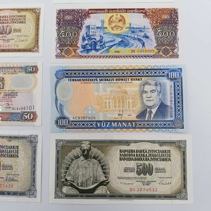 Lot of 10 Vintage UNC/ Au world banknotes
