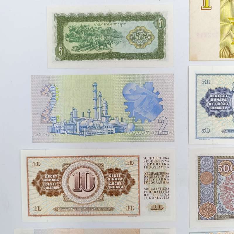 Lot of 10 Vintage UNC/ Au world banknotes