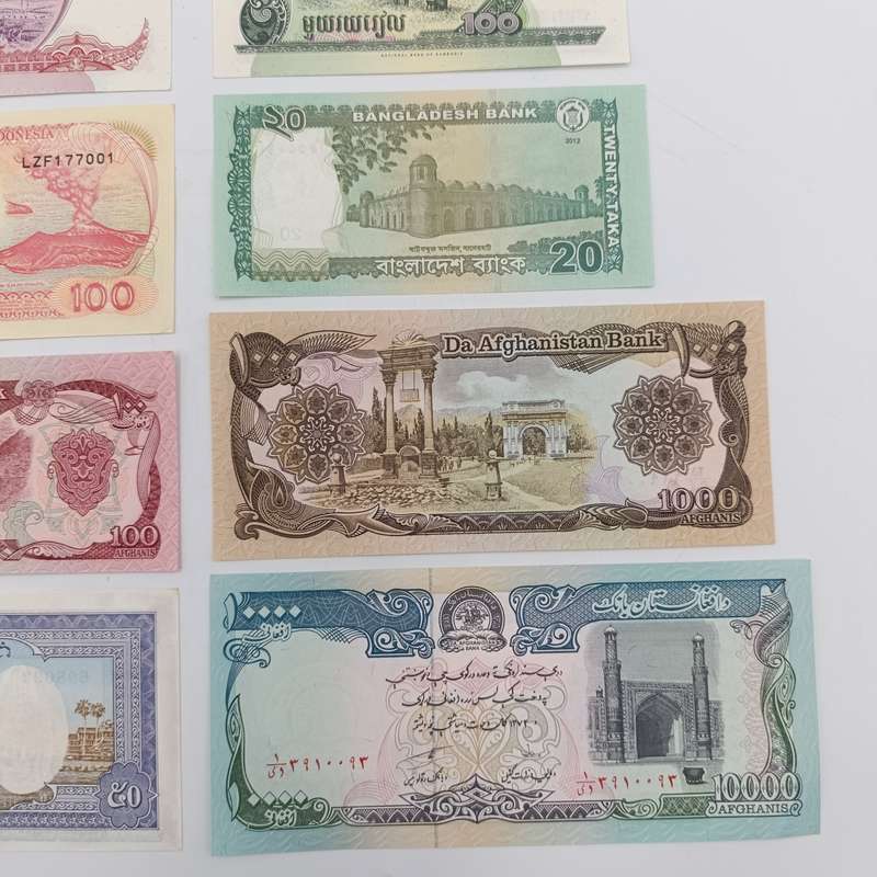 Lot of 10 Vintage UNC/AU world banknotes