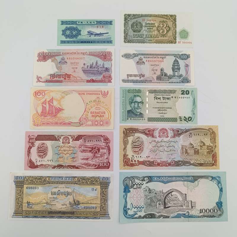 Lot of 10 Vintage UNC/AU world banknotes