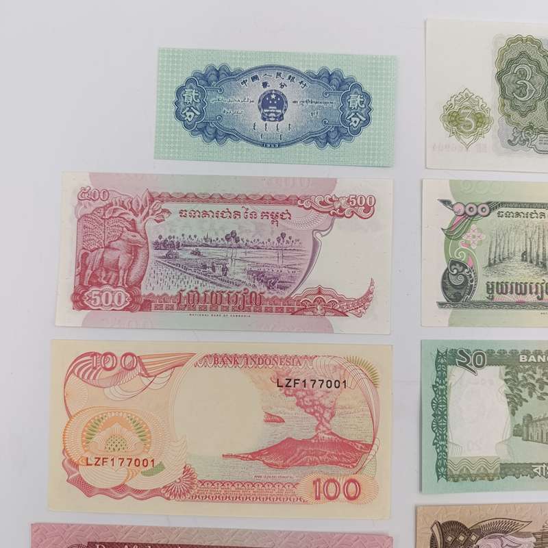 Lot of 10 Vintage UNC/AU world banknotes