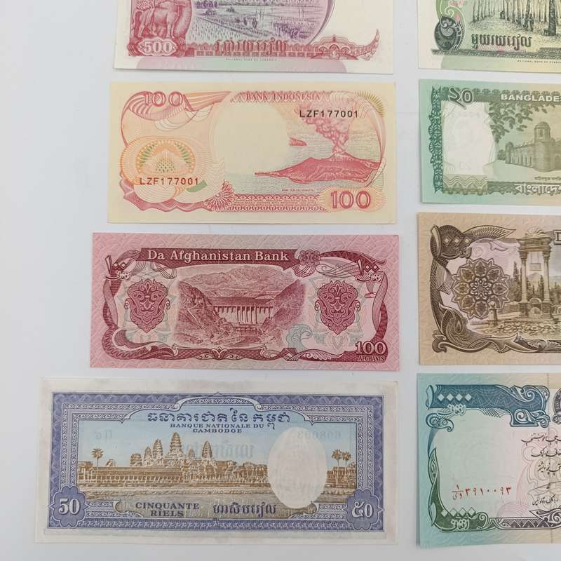 Lot of 10 Vintage UNC/AU world banknotes