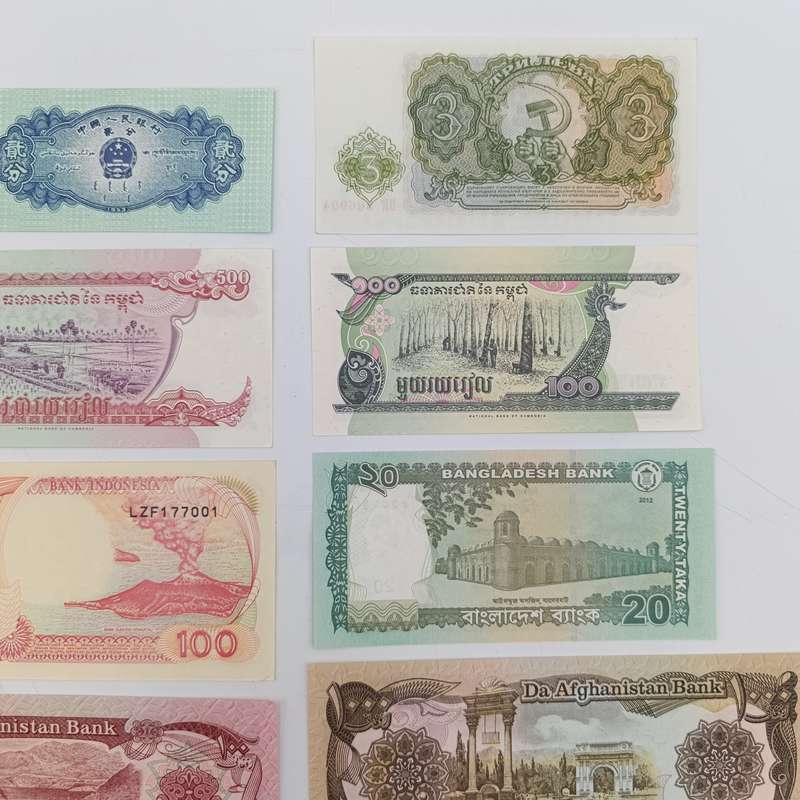 Lot of 10 Vintage UNC/AU world banknotes