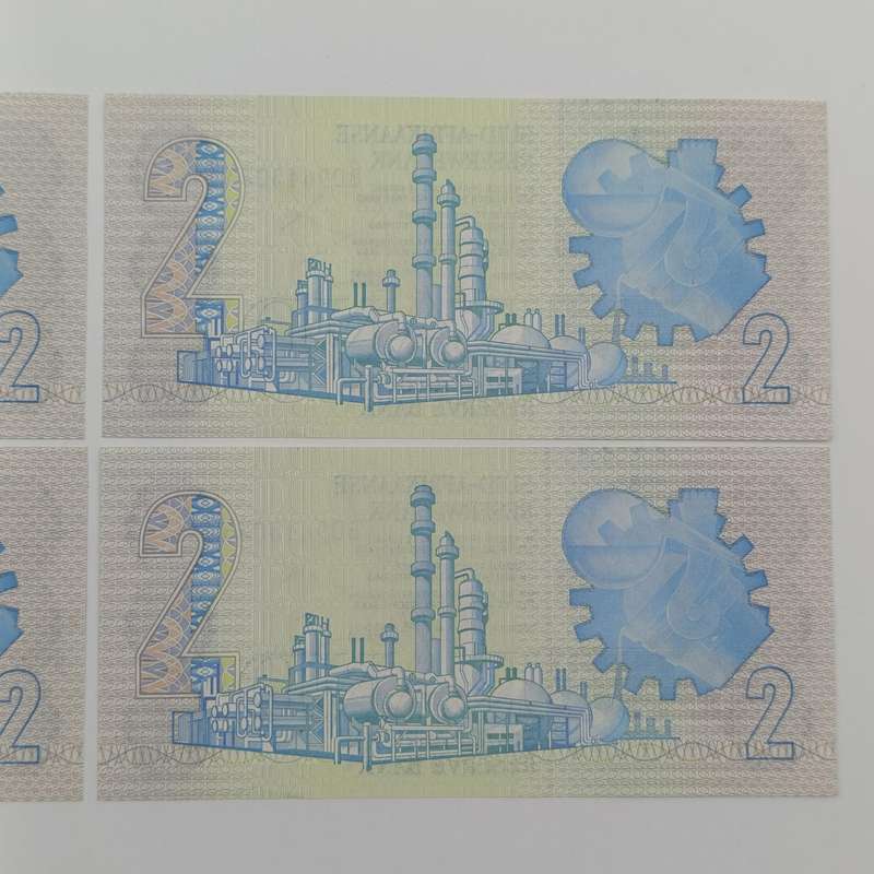 Gerhard de Kock lot of 4 uncirculated R2 notes with consecutive numbers