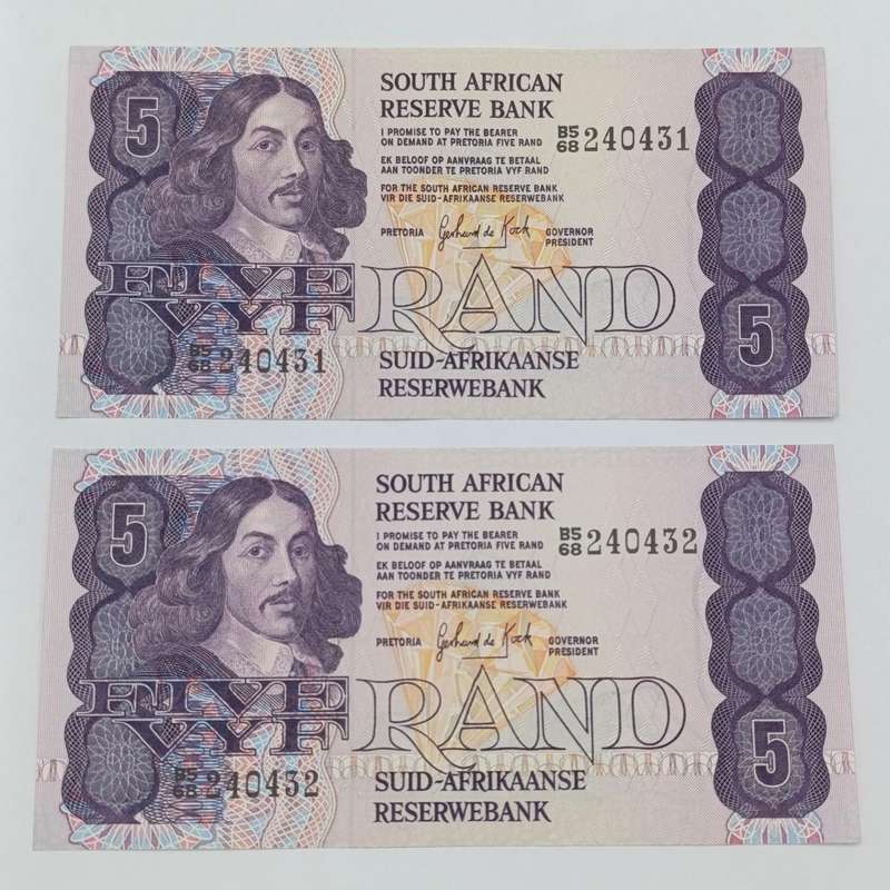 Gerhard de Kock Pair of uncirculated R5 notes with consecutive numbers