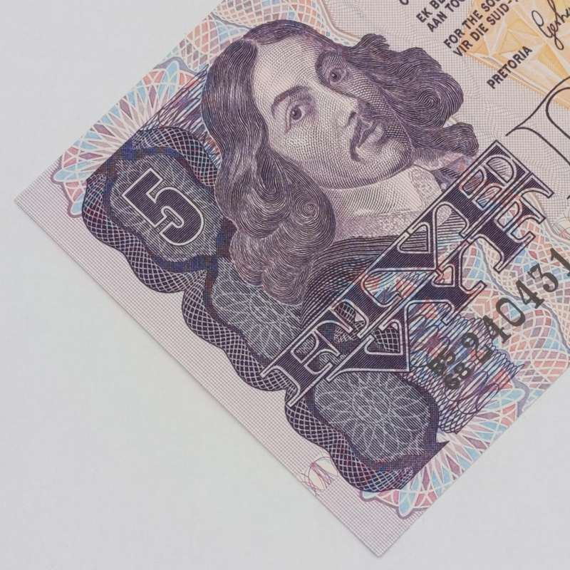 Gerhard de Kock Pair of uncirculated R5 notes with consecutive numbers
