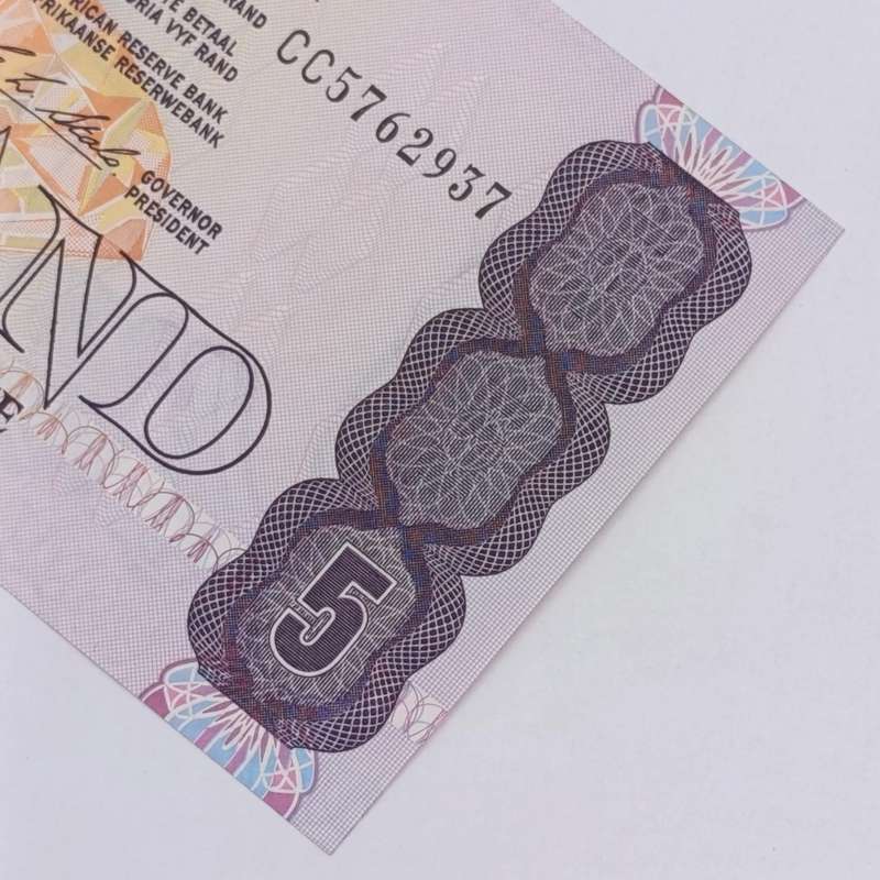 Pair of uncirculated R5 banknotes Gerhard de Kock and CL Stals