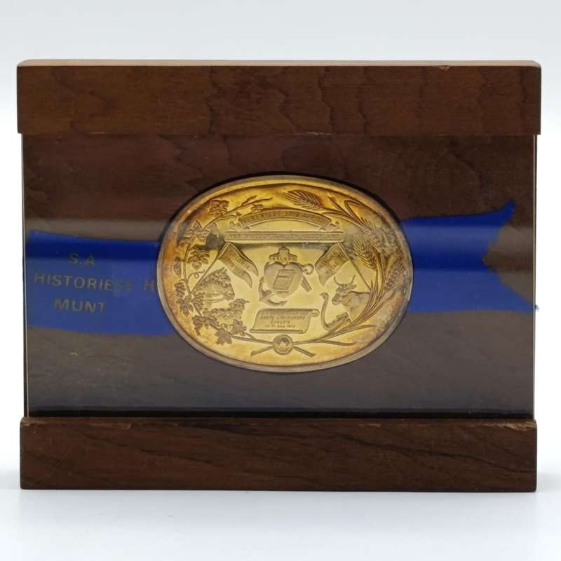 Genootskap van Regte Afrikaners gold plated sterling silver medallion in wooden display case