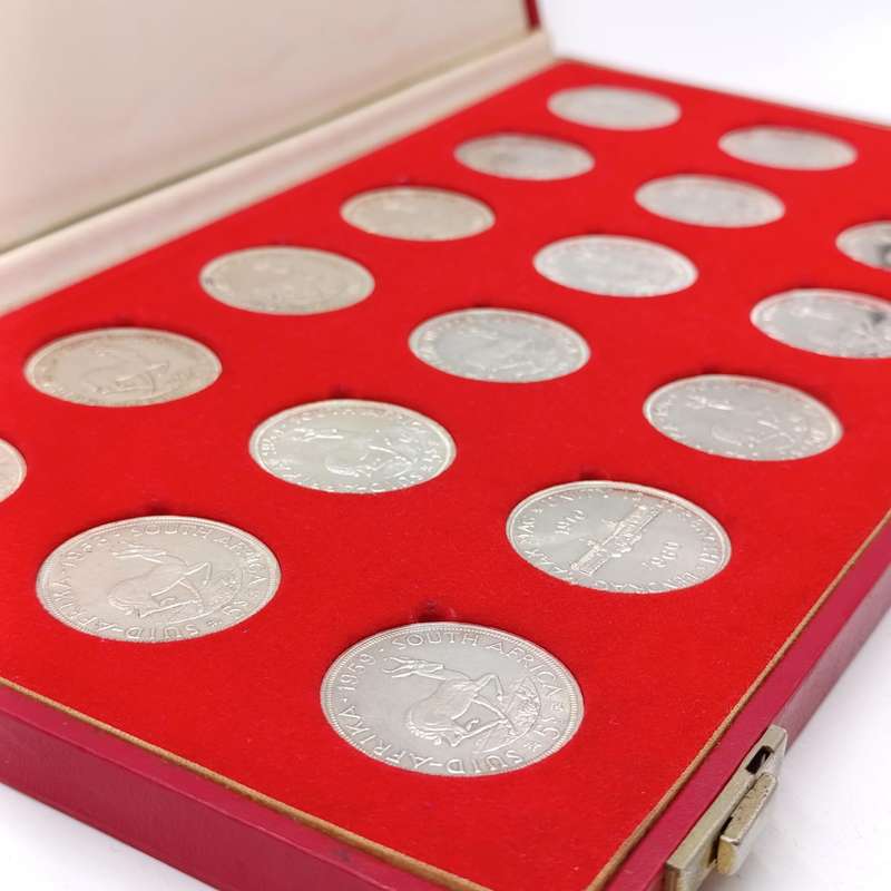 1947-1964 South African silver crown set in case - 1959 and 1962 in top condition