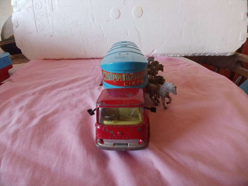 Corgi Major Toys Articulated Horse Box,Bedford truck and five horses.