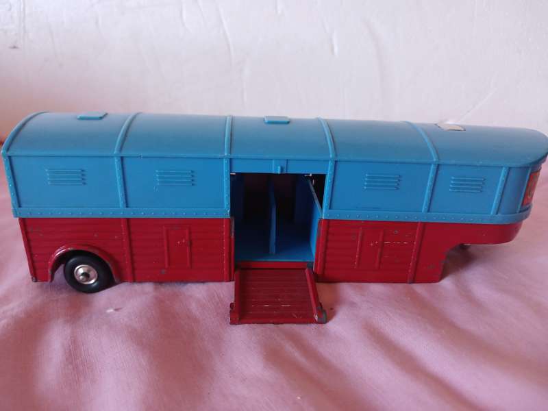 Corgi Major Toys Articulated Horse Box.