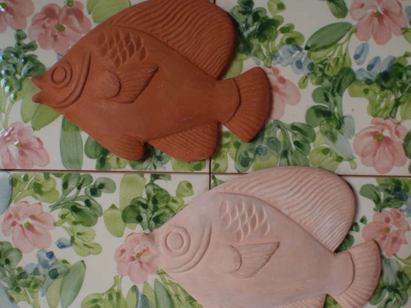 Hand crafted in Zimbabwe. Hand painted tiles with pottery fish attached. Arty wall hanging item