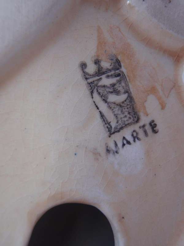 Collectible pussycat ceramic with marking