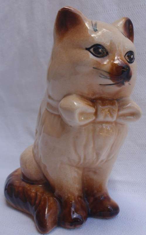 Collectible pussycat ceramic with marking