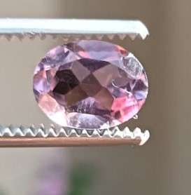 BATCH OF 32 PURPLE AMETHYST GEMSTONES - TOTAL 17.65 CT - VARIOUS CUTS AND SIZES - ONE BID TAKES ALL!