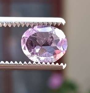 BATCH OF 32 PURPLE AMETHYST GEMSTONES - TOTAL 17.65 CT - VARIOUS CUTS AND SIZES - ONE BID TAKES ALL!