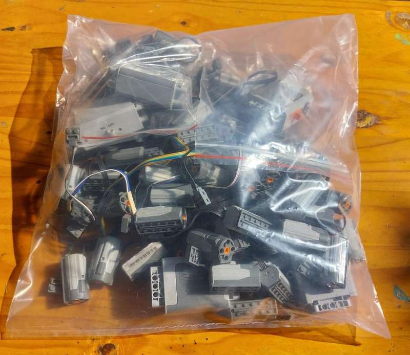 Batch of 60 Lego Motors (10 Working the others need repair) and 3 Lego Battery Boxes (2 Working)