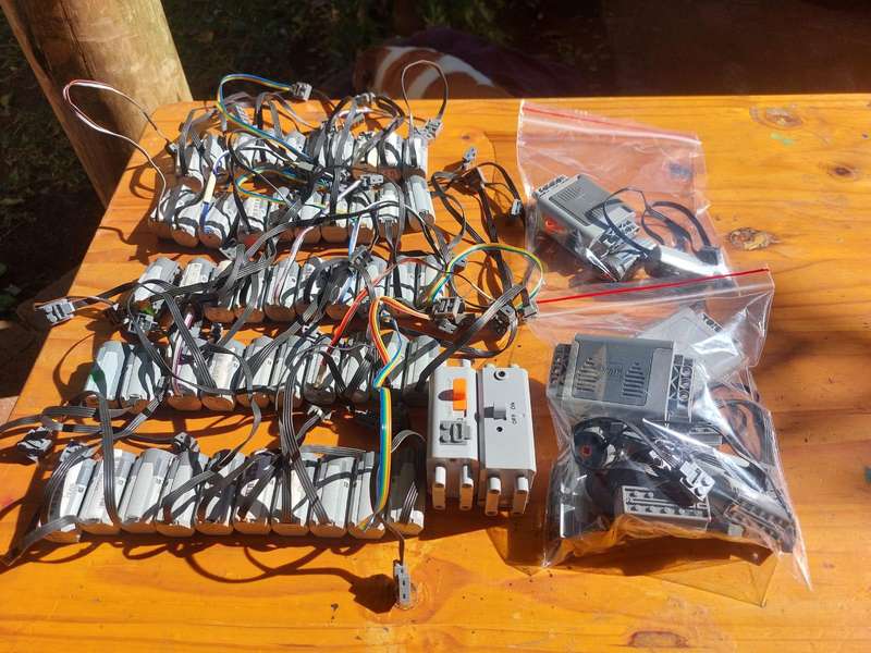Batch of 60 Lego Motors (10 Working the others need repair) and 3 Lego Battery Boxes (2 Working)