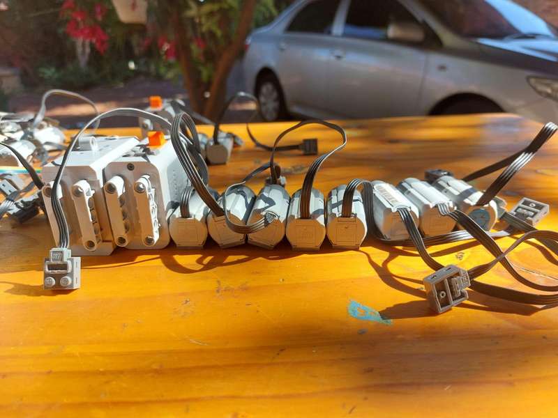 Batch of 60 Lego Motors (10 Working the others need repair) and 3 Lego Battery Boxes (2 Working)