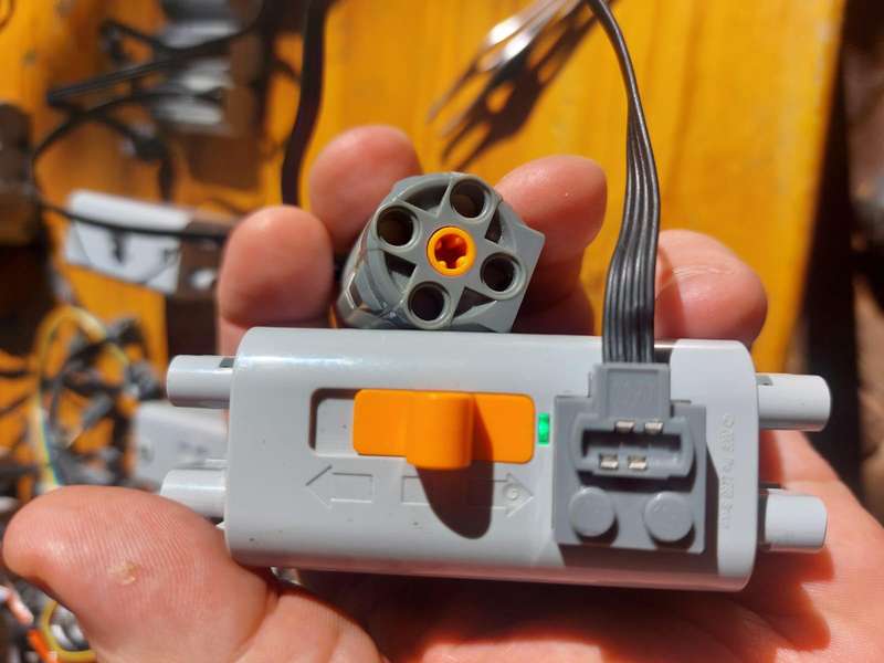 Batch of 60 Lego Motors (10 Working the others need repair) and 3 Lego Battery Boxes (2 Working)