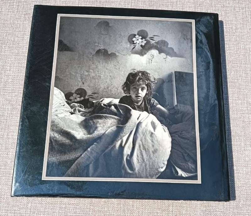A Vanished World 1984 British First Edition  One Picture is Worth a Thousand Words  Elie Wiesel