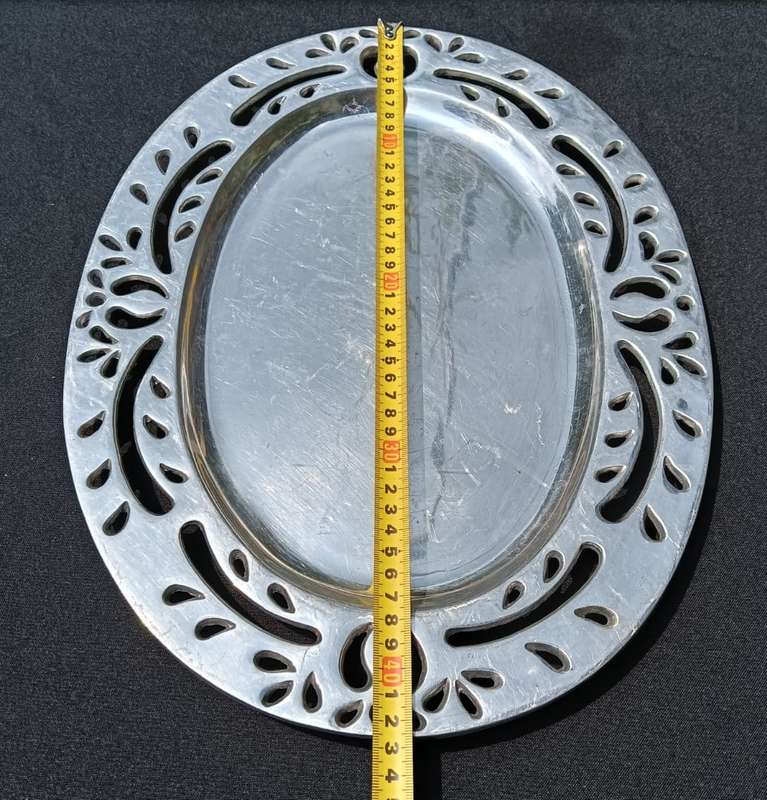 Aluminium Oval Shaped Platter Serving Tray with Beautiful Leaf Cutout Design