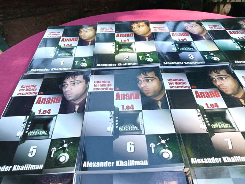 "Vishy" Anand (5 x Chess World Champion) 12 Volume Chess Opening Repertoire for White with 1e4